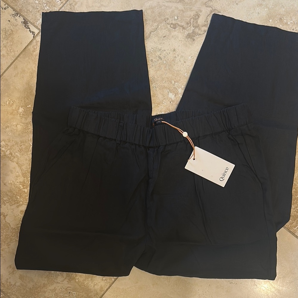 Quince linen pant. Elastic waist with belt hoops excellent condition. NWT